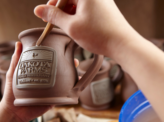 custom logo pottery mugs